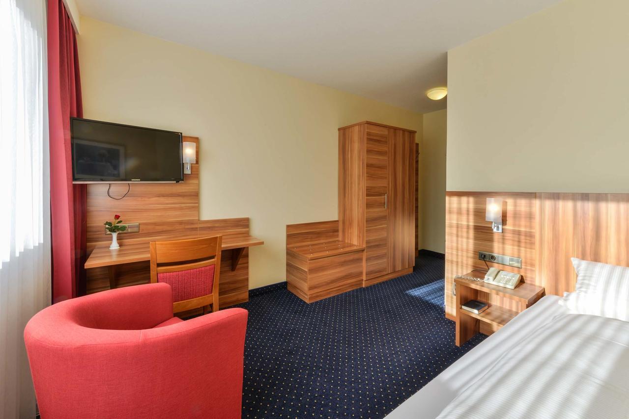 Hotel-Gasthof Rotes Ross Heroldsberg Eksteriør billede